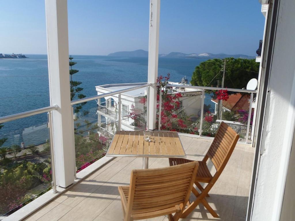 Marina View Residence Gulluk Екстериор снимка