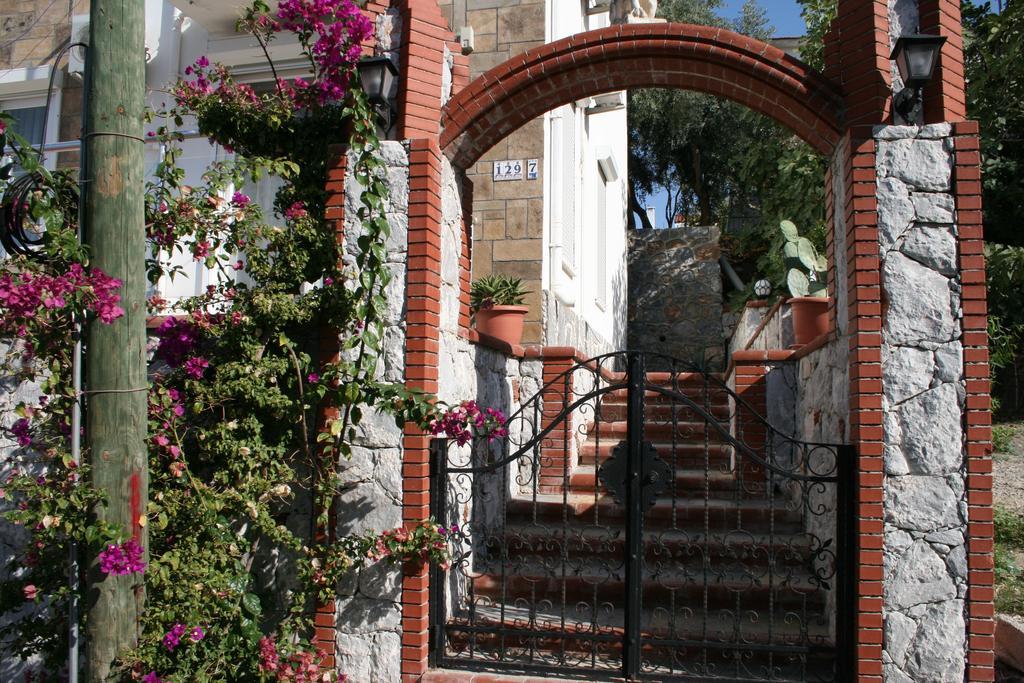 Marina View Residence Gulluk Екстериор снимка